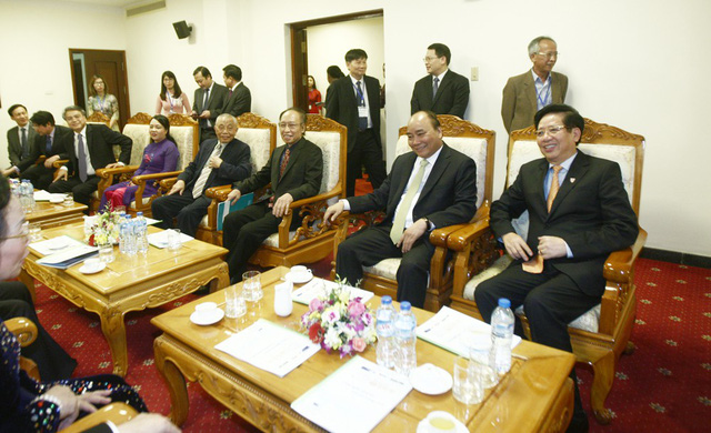 Thủ tướng Chính phủ Nguyễn Xuân Phúc (thứ hai từ phải sang) tới dự đêm trao giải Nhân tài Đất Việt. (Ảnh: Việt Hưng)