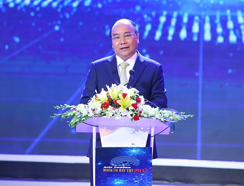 Thủ tướng Chính phủ Nguyễn Xuân Phúc phát biểu tại lễ trao giải Giải thưởng Nhân tài Đất Việt 2017.