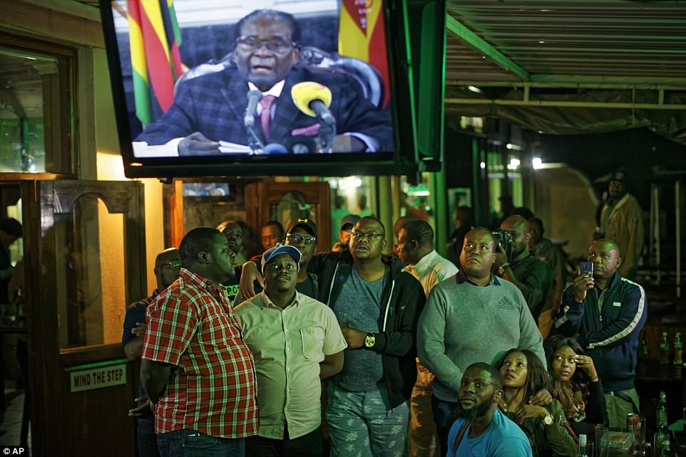 Người dân Zimbabwe háo hức chờ tuyên bố từ chức của Tổng thống