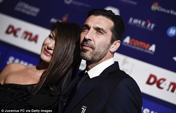 Buffon và Bonucci rạng ngời trong đêm tôn vinh của FIGC