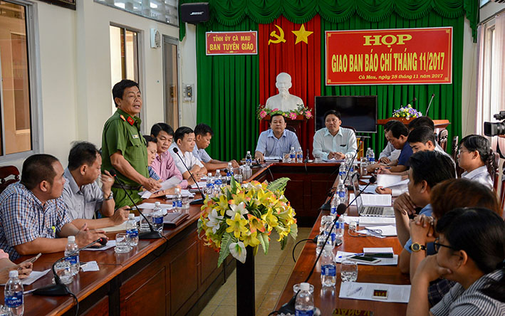 Quang cảnh buổi họp báo chiều 28/11 do Ban Tuyên giáo Tỉnh ủy và Sở TT&TT Cà Mau tổ chức. Ảnh: Báo Đất Mũi