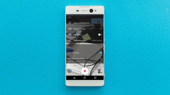 Camera sau của Xperia XA Ultra độ phân giải 21.5 smartphone nhưng không hỗ trợ ổn định hình ảnh quang học như camera trước. Có thể thấy, Sony đã nhấn mạnh vào chức năng chụp ảnh trên chiếc smartphone này, đặc biệt chức năng chụp ảnh trên camera trước.