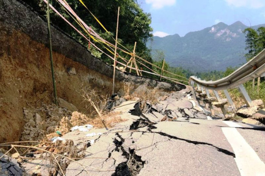 Quốc lộ gần 100 triệu USD ở Thanh Hóa sụt lún kinh hoàng