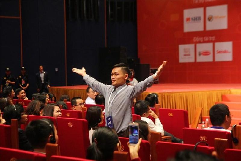 Nam sinh bày tỏ sự hâm mộ với tỷ phú Jack Ma. Ảnh: Cường Ngô