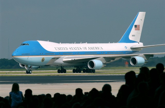 Chuyên cơ Không Lực Một chở Tổng thống Mỹ Donald Trump (ảnh: AFP)