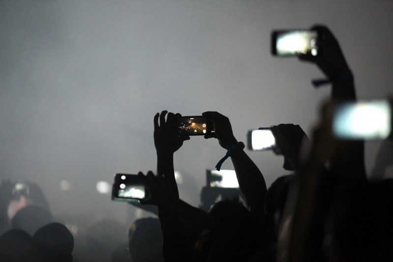Rất nhiều người đã chụp ảnh, livestream chia sẻ khoảnh khắc ấn tượng tại lễ hội âm nhạc.