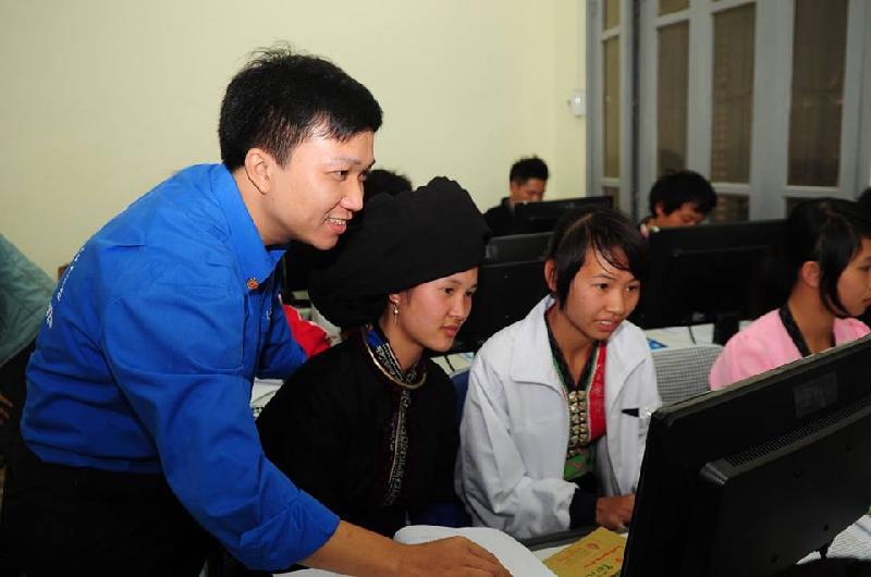 Đoàn viên Thanh niên VNPT phổ cập tin học và Internet cho các em học sinh trường THPT Sìn Hồ, Lai Châu