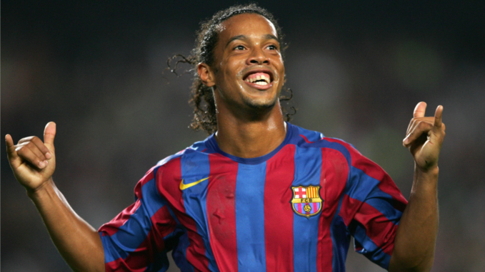 Ronaldinho (Barcelona): Anh là một trong số ít cầu thủ Barca được sự ngưỡng mộ của các fan Real. Trong trận đại chiến vào năm 2005, Ronaldinho lập cú đúp và giúp Barca giành chiến thắng 3-0. Đặc biệt, 2 bàn thắng của tiền đạo người Brazil đã nhận rất nhiều những tràn vỗ tay thán phục từ các CĐV Real.