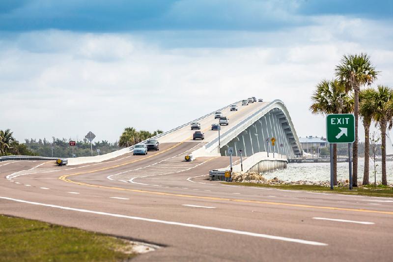 9. Florida State Road 417  Chi phí mỗi dặm: 14,3 cent (2.030 đ/km):  Con đường dài 54 dặm rộng rãi và thu hút khách du lịch sẽ khiến bạn tốn 7,75 USD trên toàn tuyến.