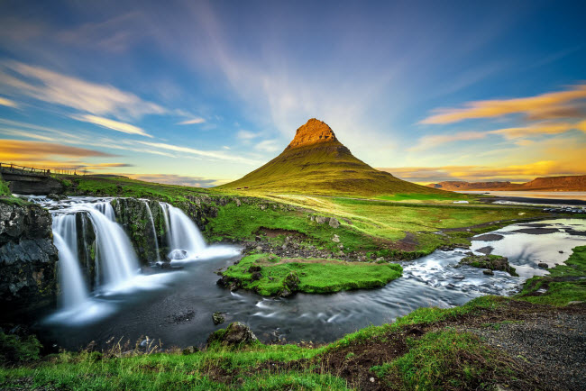 Với độ cao 463 m, Kirkjufell được coi là đỉnh núi có phong cảnh đẹp nhất ở Iceland và bức hình này là một trong những minh chứng cho điều đó.