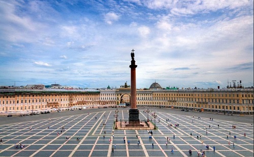 St Petersburg, Nga Du khách khi tới St Petersburg, Nga thường ghi lại những bức ảnh về Cung điện Mùa hè, nhà thờ Isaac hay pháo đài Peter và Paul.