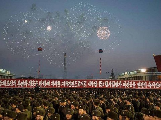  Triều Tiên bắn pháo hoa mừng vụ thử tên lửa.