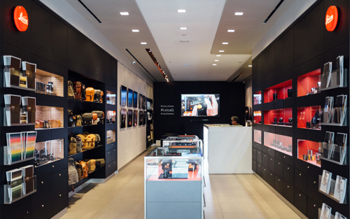 Leica đang đẩy mạnh việc thiết lập chuỗi cửa hàng riêng trong thời gian gần đây.