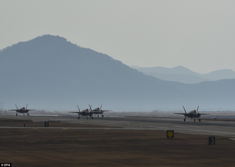 Chiến đấu cơ F-35A Lightning II từ Đội bay Số 34 trong cuộc tập trận Vigilant ACE ở Căn cứ Gunsan.