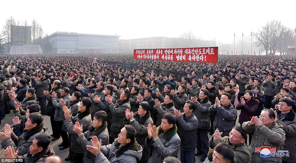 Ở phía bên kia, người dân Triều Tiên đã dự một trong những cuộc mít tinh chung giữa người dân và lực lượng quân đội được tổ chức khắp ba tỉnh Nam Phyongan, Hwanghae và Hamgyong để ăn mừng những bước tiến trong chương trình hạt nhân của đất nước họ.