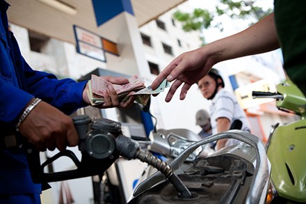 Giá dầu diesel tăng 150 đồng/lít, xăng giữ nguyên