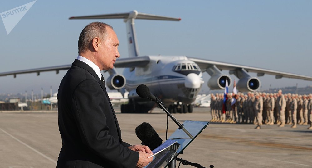 Tổng thống Nga Vladimir Putin bất ngờ có mặt tại chiến trường Syria