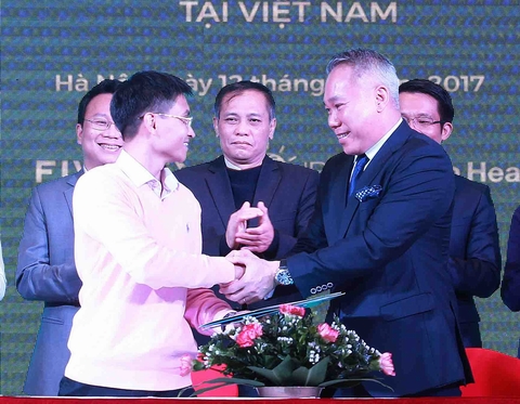 Đại diện Five9 (bìa trái) cùng đại diện phía IBM Việt Nam ký kết hợp tác triển khai công nghệ Watson dành cho Ung thư tại Việt Nam.