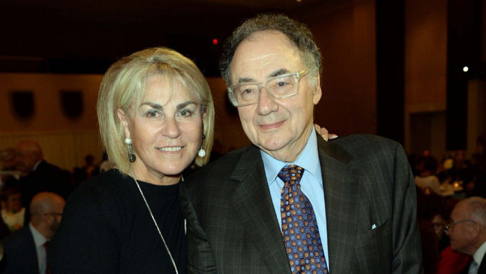 Tỉ phú Barry Sherman, nhà sáng lập hãng dược Apotex, cùng vợ ông - bà Honey