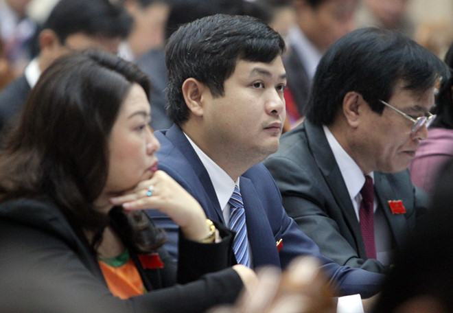 Ông Lê Phước Hoài Bảo (giữa), Giám đốc Sở Kế hoạch Đầu tư tỉnh Quảng Nam, con trai ông Lê Phước Thanh. Ảnh: Đắc Đức.
