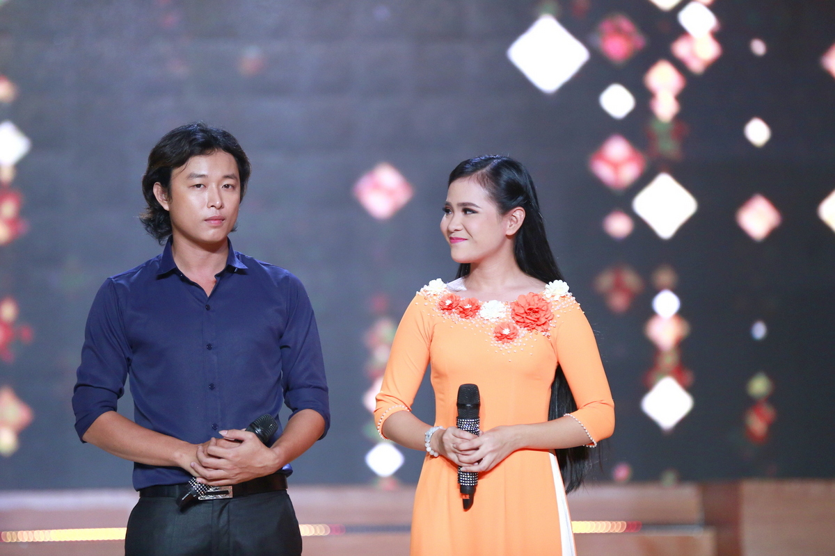 Và cũng vẫn nghiêm khắc với con gái như tuần trước, ca sĩ Phi Nhung thẳng thắn chê Quỳnh Trang hát phô nhiều, lạng nhiều, diễn xuất hay nhưng cách hát không bằng lần trước. Cô nhận được số điểm 27 từ các giám khảo. 