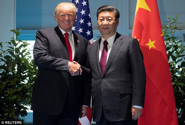 Bà Vanga dự đoán, năm 2018, Trung Quốc sẽ vượt qua Mỹ, trở thành siêu cường tiếp theo của thế giới. Trong ảnh là hai nhà lãnh đạo cao nhất của Mỹ và Trung Quốc - Tổng thống Donald Trump và Chủ tịch Tập Cận Bình