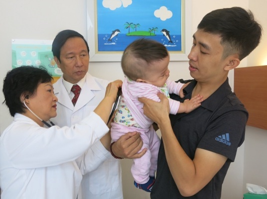 Ghép tế bào gốc cứu sống ngoạn mục bé trai sinh non bị xơ phổi