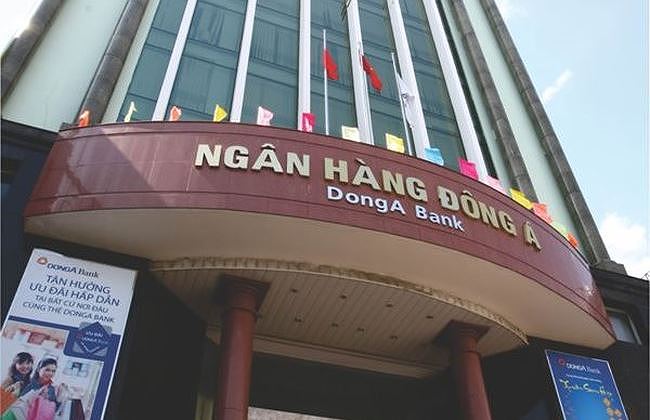 Bắt tạm giam hai nguyên cán bộ DongA Bank