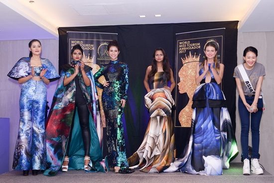 Liên Phương hỗ trợ phần thi thiết kế thời trang của đại diện Asia-USA