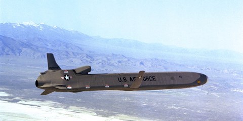 Tên lửa hành trình AGM-86 của Mỹ.