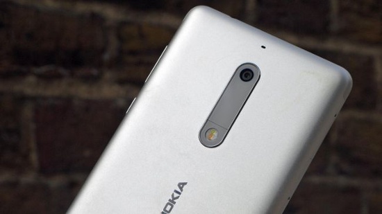 Nokia 5 sở hữu cụm camera sau độ phân giải 13MP, khẩu độ f/2.0 với các chế độ chụp thông dụng, trong khi camera trước độ phân giải 8MP đi kèm phần mềm làm đẹp khuôn mặt, đủ đáp ứng cho nhu cầu chụp ảnh selfie. 