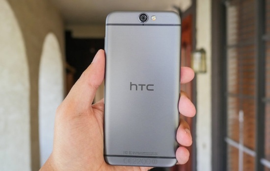 HTC One A9s sở hữu camera chính độ phân giải 13MP, khẩu độ f/2.2, đèn flash LED, hỗ trợ chế độ chụp ảnh RAW và phần mềm Zoe độc quyền của HTC. Trong khi camera trước độ phân giải 5MP để chụp selfie, pin dung lượng 2.300 mAh và có 3 màu: đen, vàng và bạc.
