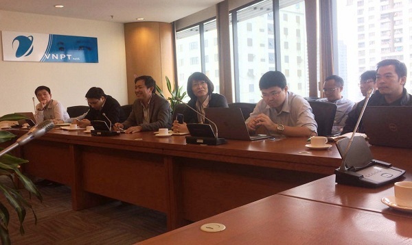 Ông Nguyễn Văn Yên - Phó Tổng Giám đốc VNPT Net báo cáo về tình hình triển khai IPv6 của VNPT.