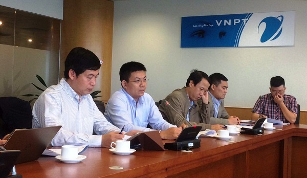 Đoàn công tác thúc đẩy IPv6 quốc gia làm việc với VNPT chiều ngày 6/12/2017. Ông Nguyễn Thành Phúc (ngoài cùng phía tay trái).