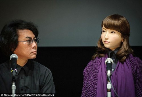 Nhật Bản: Kỳ lạ robot xinh đẹp làm phát thanh viên truyền hình!