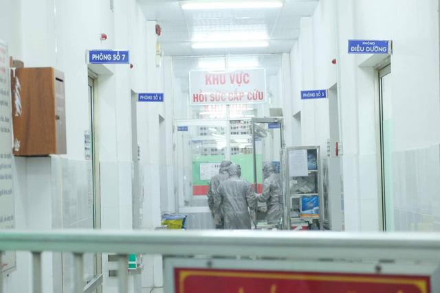 Những người đi cùng chuyến tàu với hai người Trung Quốc bị viêm phổi cần tự cách ly