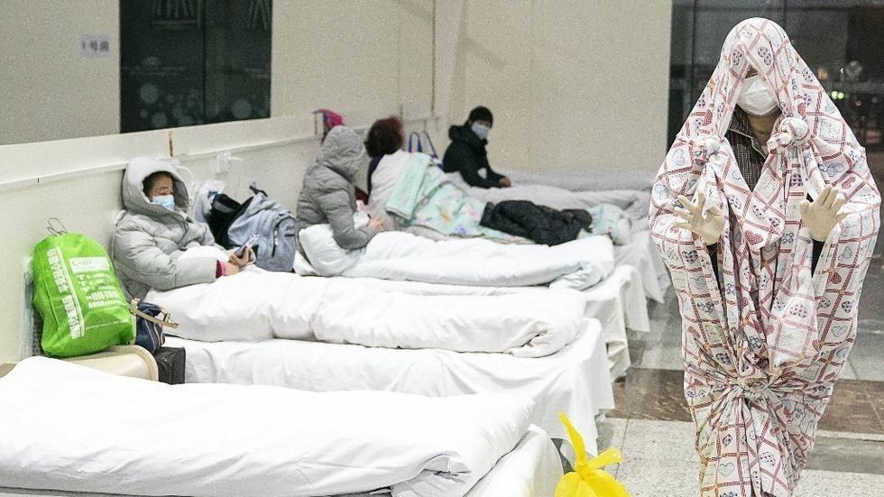 Sau khi tăng đột biến, số ca mắc và tử vong do Covid-19 giảm mạnh