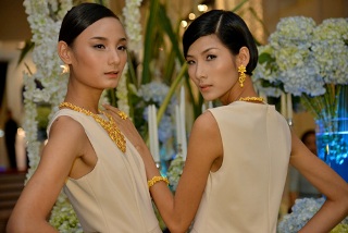 Hoàng Thùy, Lê Thúy bất ngờ rinh danh hiệu “Người mẫu của năm”