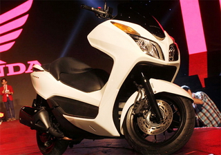 Đẹp ngỡ ngàng xe ga mới Honda Forza 300