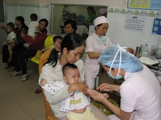 TP HCM: Giấu thông tin trẻ tử vong sau tiêm vắc xin?
