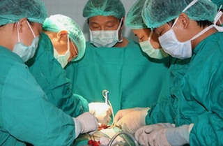 Lần đầu tiên phẫu thuật tim không cần gây mê não