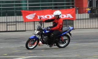 Honda trình làng xe côn tay Verza 150 giá rẻ