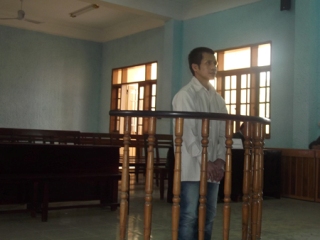Cho bé 8 tuổi 2000 đồng để hiếp dâm