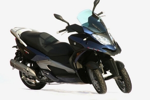 Mô tô 3 bánh của Piaggio có đối thủ xứng tầm