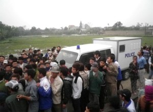 Truy sát dân lành, 20 côn đồ bị vây đánh
