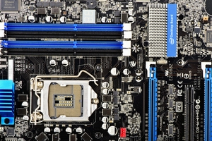 Intel ngừng sản xuất bo mạch chủ