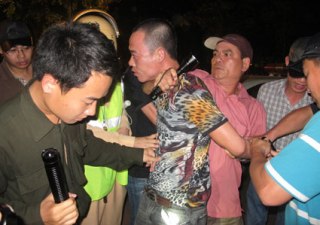 Ném lựu đạn vào đội trưởng Cảnh sát Hình sự