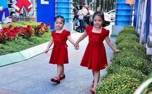 Sinh con gái một bề được hỗ trợ tiền, học phí, bảo hiểm