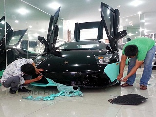 &quot;Cởi áo&quot; cho siêu xe tại Việt Nam