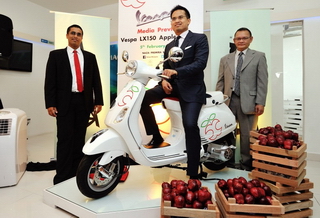 Ra mắt xe Vespa LX 150 khát vọng tình dục